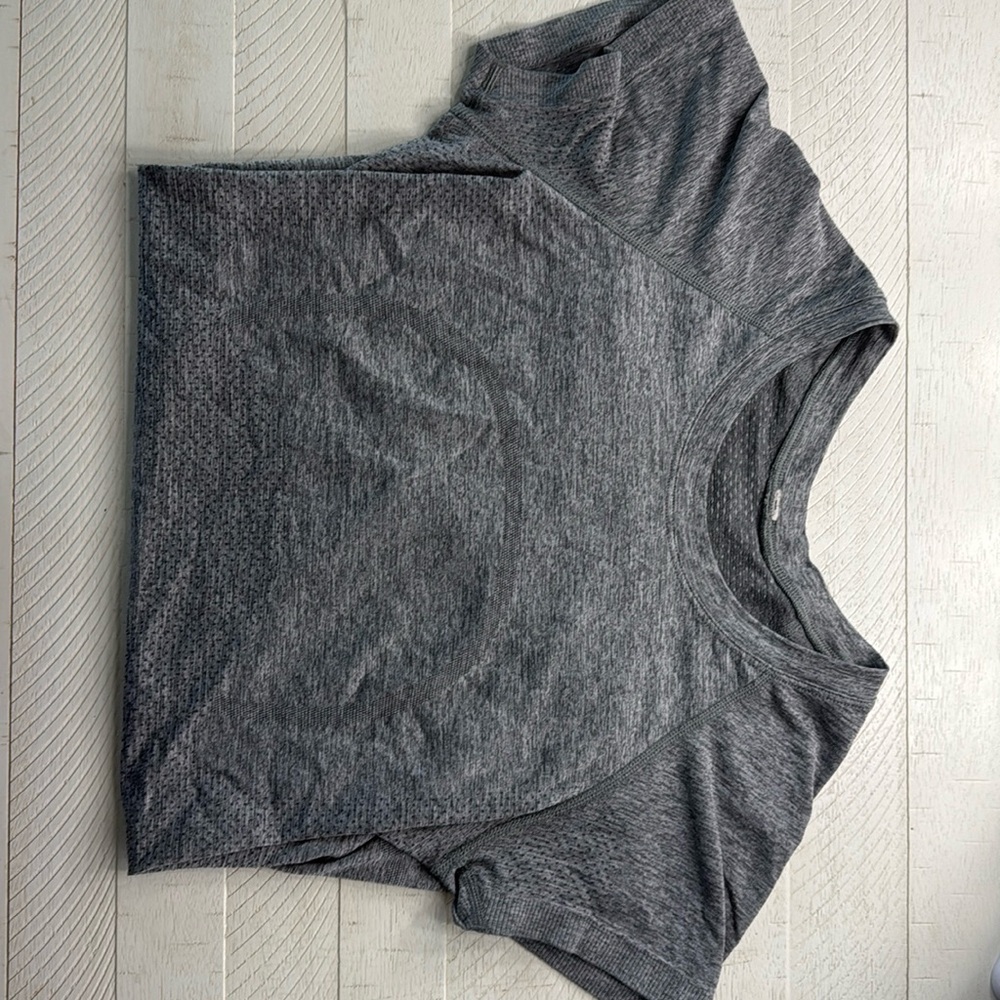 LULULEMON TOP!!❤️🩶